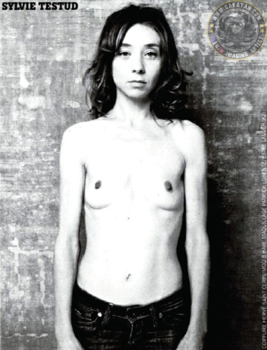 Sylvie Testud nue (topless) - Marie Claire 686 (photos) .