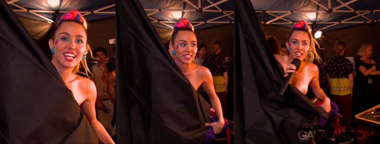 Miley-Cyrus-nue-topless-VMA-MTV-Video-Music-Awards-2015