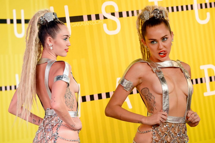 Miley-Cyrus-sexy-VMA-MTV-Video-Music-Awards-2015-03